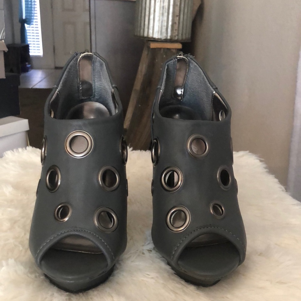 Grey heels